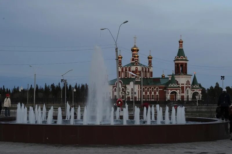 Сайт г усинска. Усинск площадь города. Усинск фонтан. Г Усинск достопримечательности. Усинск достопримечательности.