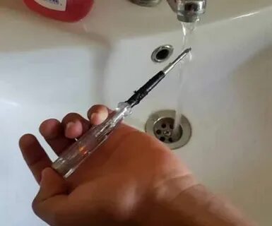 Вода бьется током