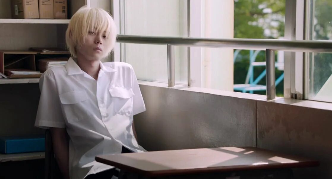 Нож упавший в спину. Цитаты про нож в спину. Нож в спину предательство. Нож упавший в воду дорама поцелуй. Нож упавший в спину.