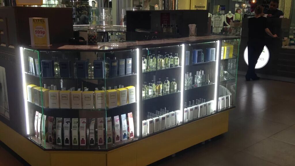 Магазин парфюмерии тюмень. Парфюмерия тюмень. Духи масс маркет. Магазин косметики аврора тюмень. Парфюмерные магазины в тюмени.