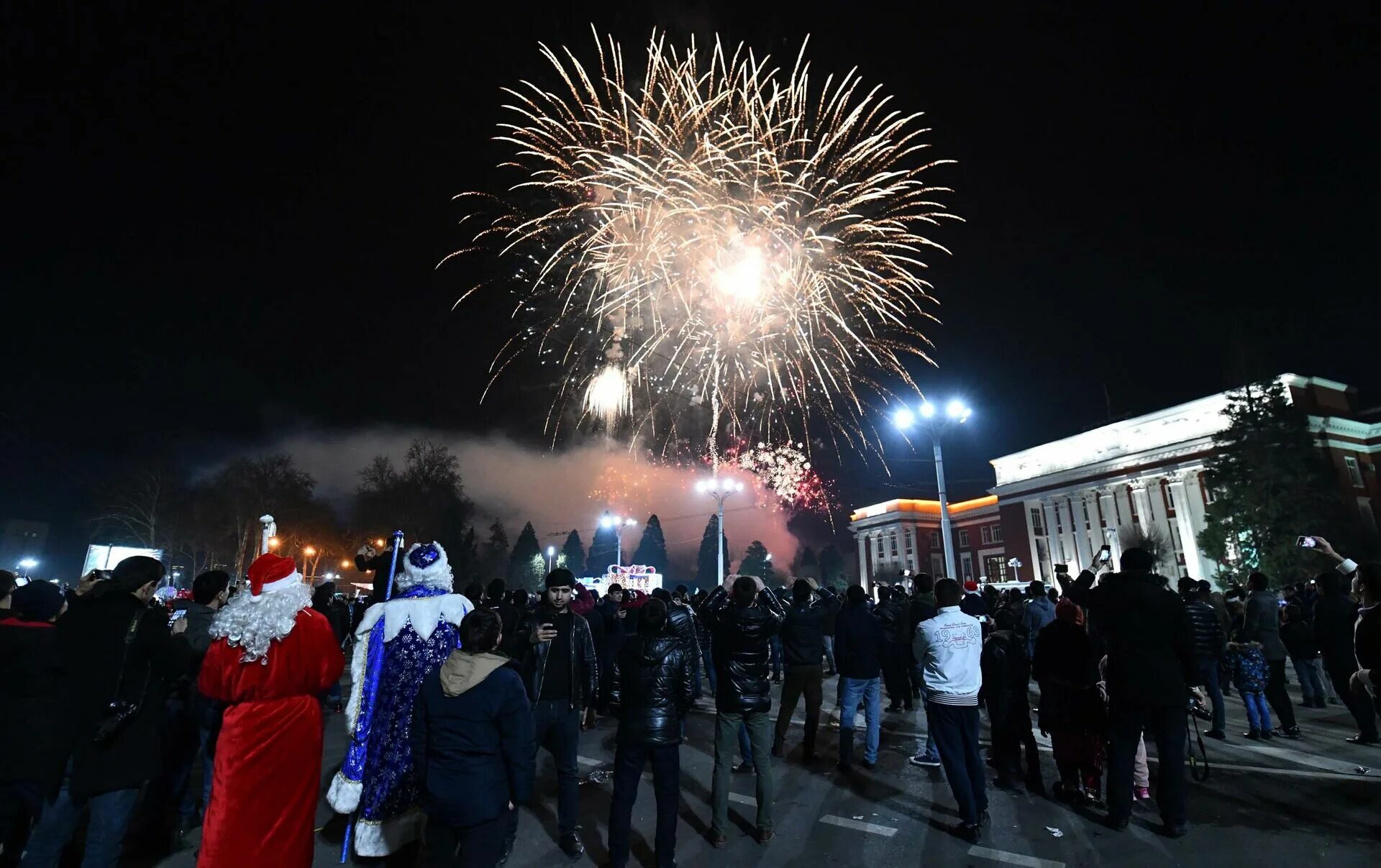 Отмечают ли новый год в таджикистане. Новый год в таджикистане 2025. новогодние традиции в таджикистане. душанбе новый год. новый год в душанбе 2025.