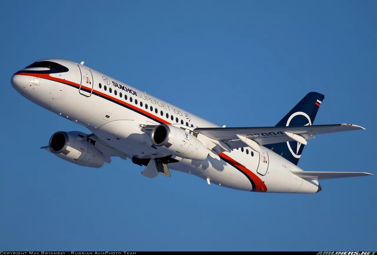 Авиарейсы su. Superjet RRJ-95. Sukhoi Superjet 100 (RRJ-95). Superjet RRJ-95 самолет. Сухой Суперджет RRJ-95.