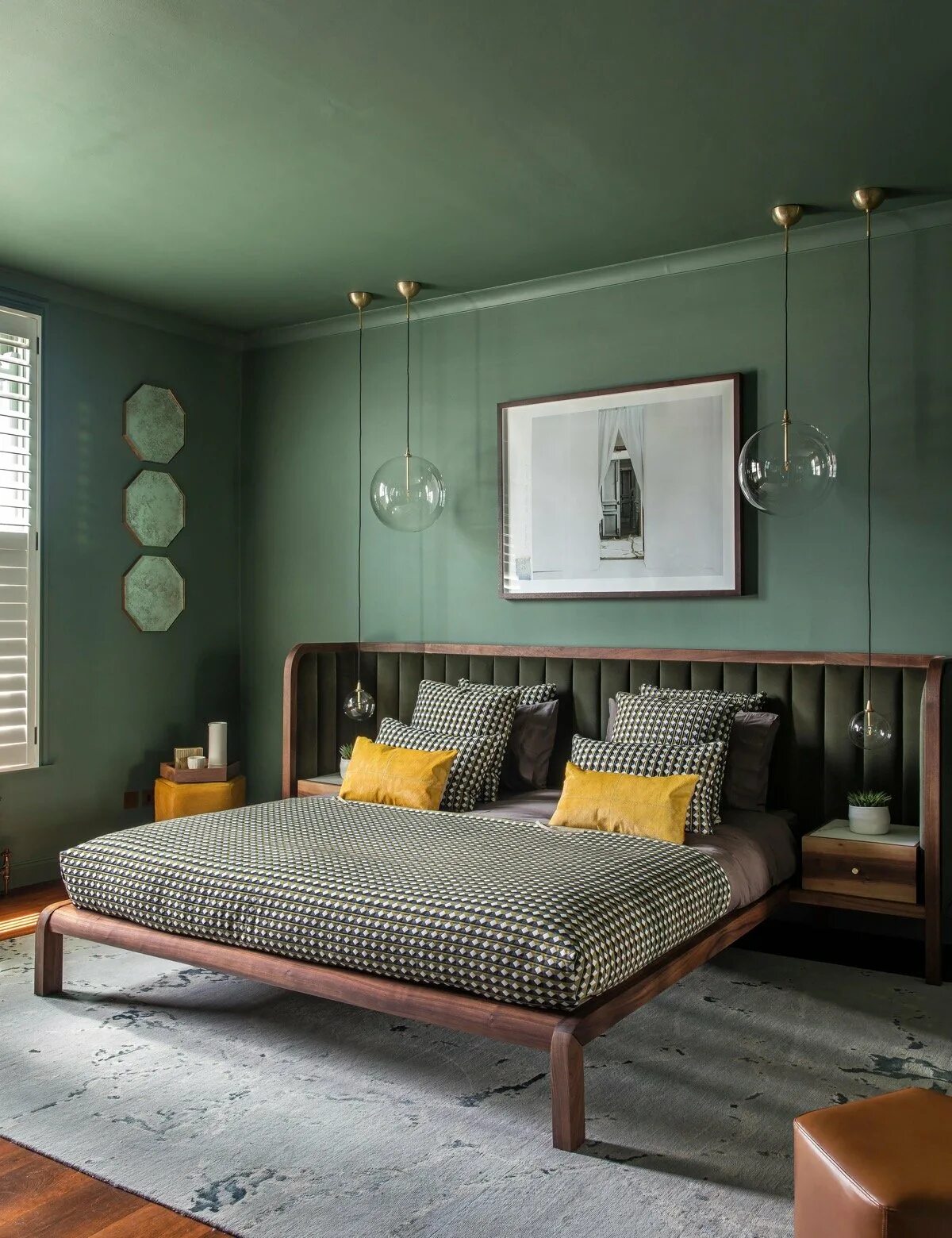 Зеленые стены в спальне. Оливковый цвет в интерьере. Темно зеленые стены. Спальня в зеленом цвете.