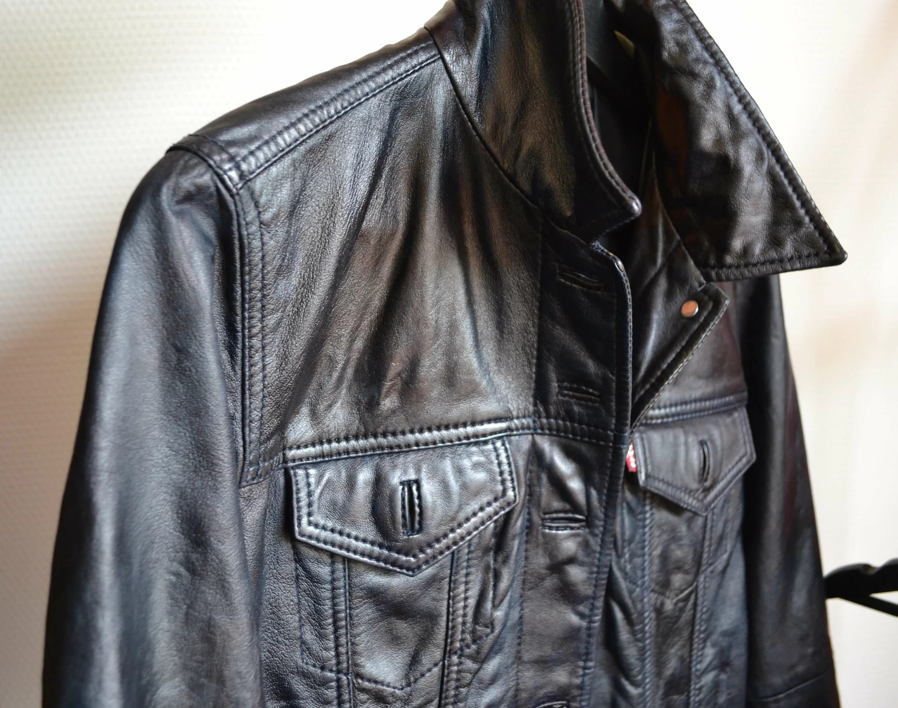 Покраска курток до и после. Куртка с лазерной обработкой. Покраска кожаной куртки. Покраска кожаной куртки в москве. Кожаная куртка терранова.