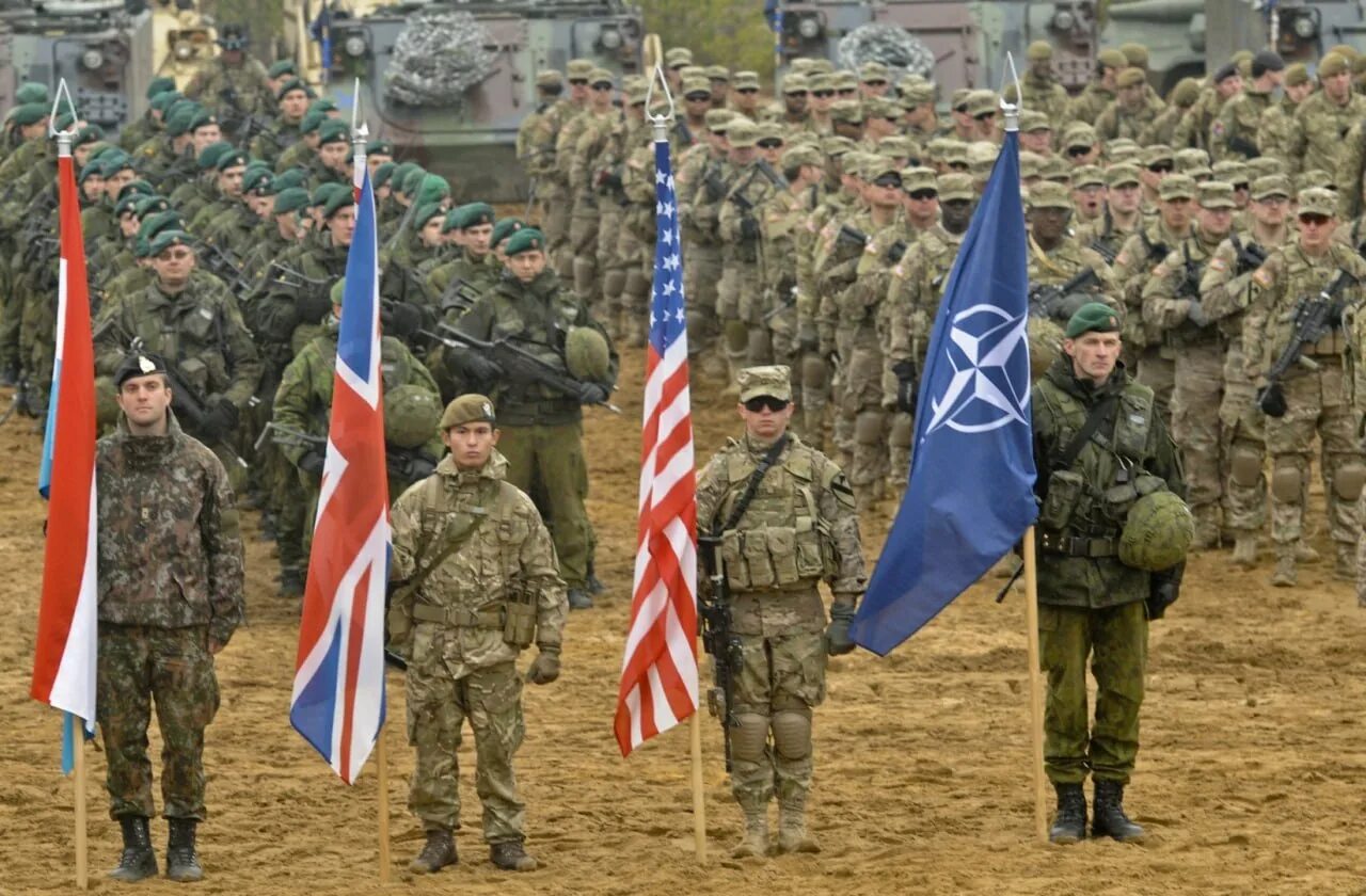 Новости нато вводят войска. Армия НАТО НАТО. NATO армия. Объединенные вооруженные силы НАТО. Армия США И НАТО.