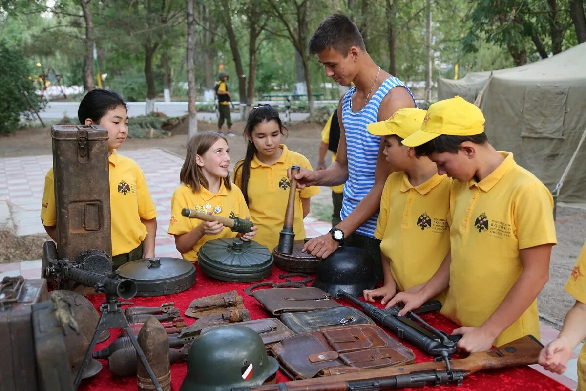 афиши смен лагеря. лагерь в удмуртии страна героев. участники смены лагеря. участники смены лагеря. скауты карелии белые волки.