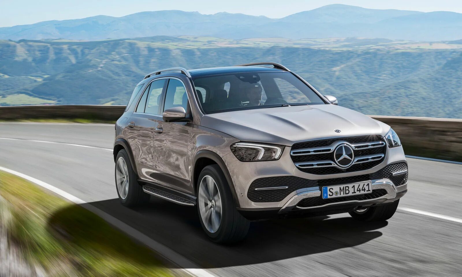 New mercedes 2019. Мерседес gle 2019. Мерседес глц 2020. Мерседес gle 2019. Мерседес бенц мл 2019.