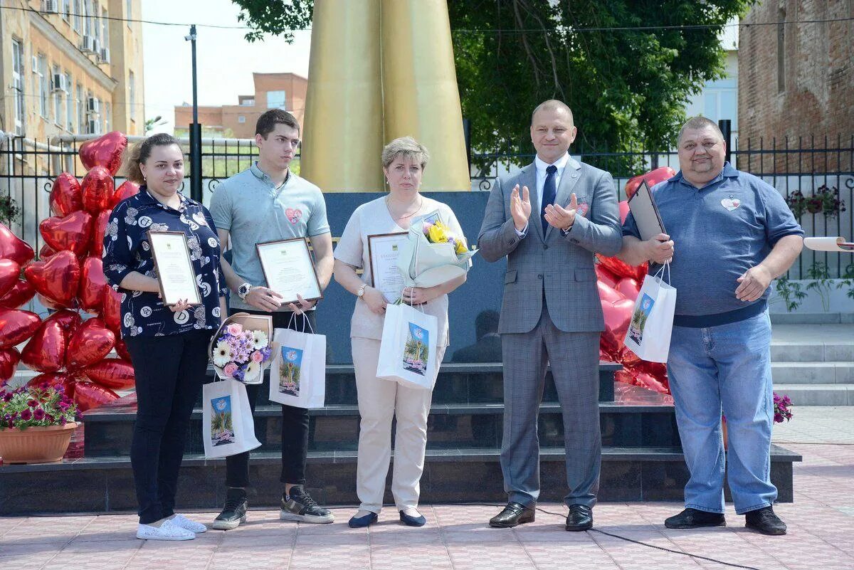 Донорство оренбург. Памятник донору Оренбург. Свеча памяти Оренбург. День донора Оренбург 2022. Акция цветы памяти.