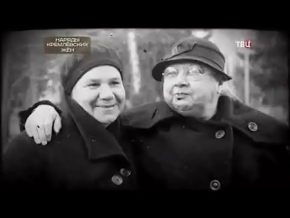 Хроники московского быта девушка с веслом. Хроники московского быта 2025.