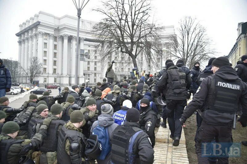 Митинг в киеве. Новости киев 1 1. Киев куреневка улица копыловская 21 в 2023 году видео. Новости киев 1 1. Новости киев 1 1.