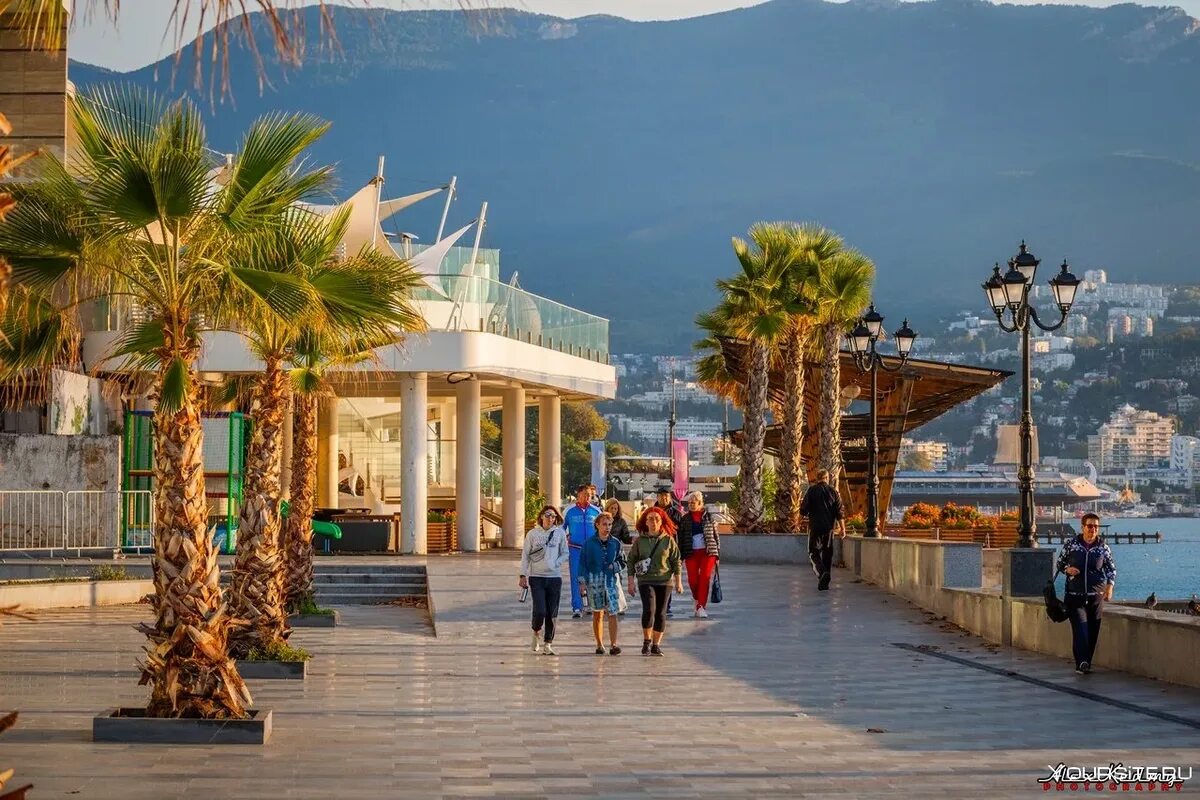 Года ялта. Набережная ялты 2025. набережная алушты 2025. алушта крым набережная. крым ялта набережная.