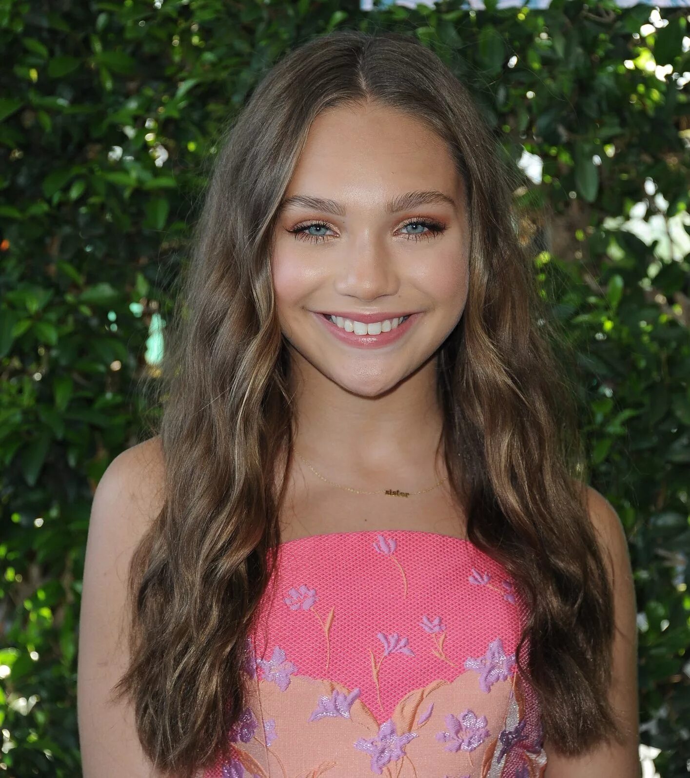 Мэдди зиглер 2022. Мэдди бакли. Maddie ziegler обои. Мэдди зиглер фото в детстве. Bang dream чисато.