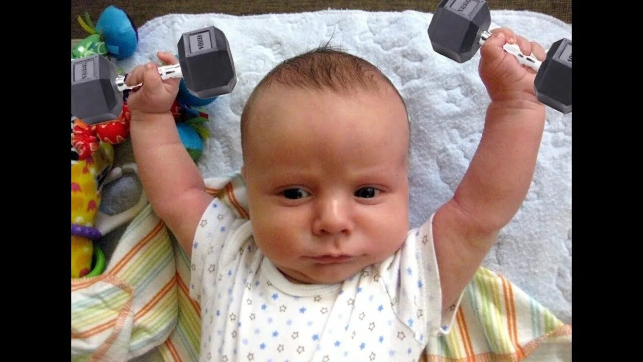 Whistle baby meme. Близнецы прикол. Малыш с нарисованными бровями. I was a funny baby. I was a funny baby.