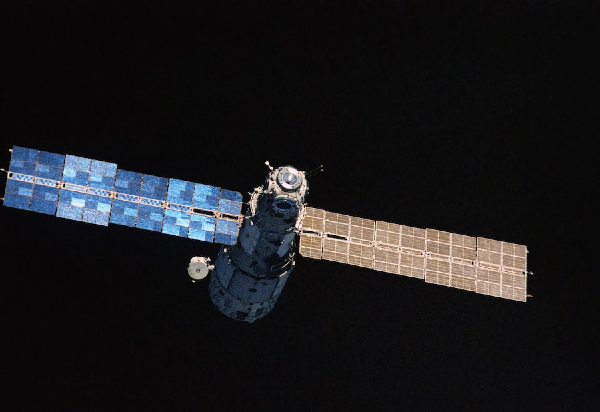 Станция мир 1986. 1986 Запущена Советская орбитальная станция «мир». Базовый модуль орбитальной станции мир. Модуль Квант-1 станции мир. Станция мир 1