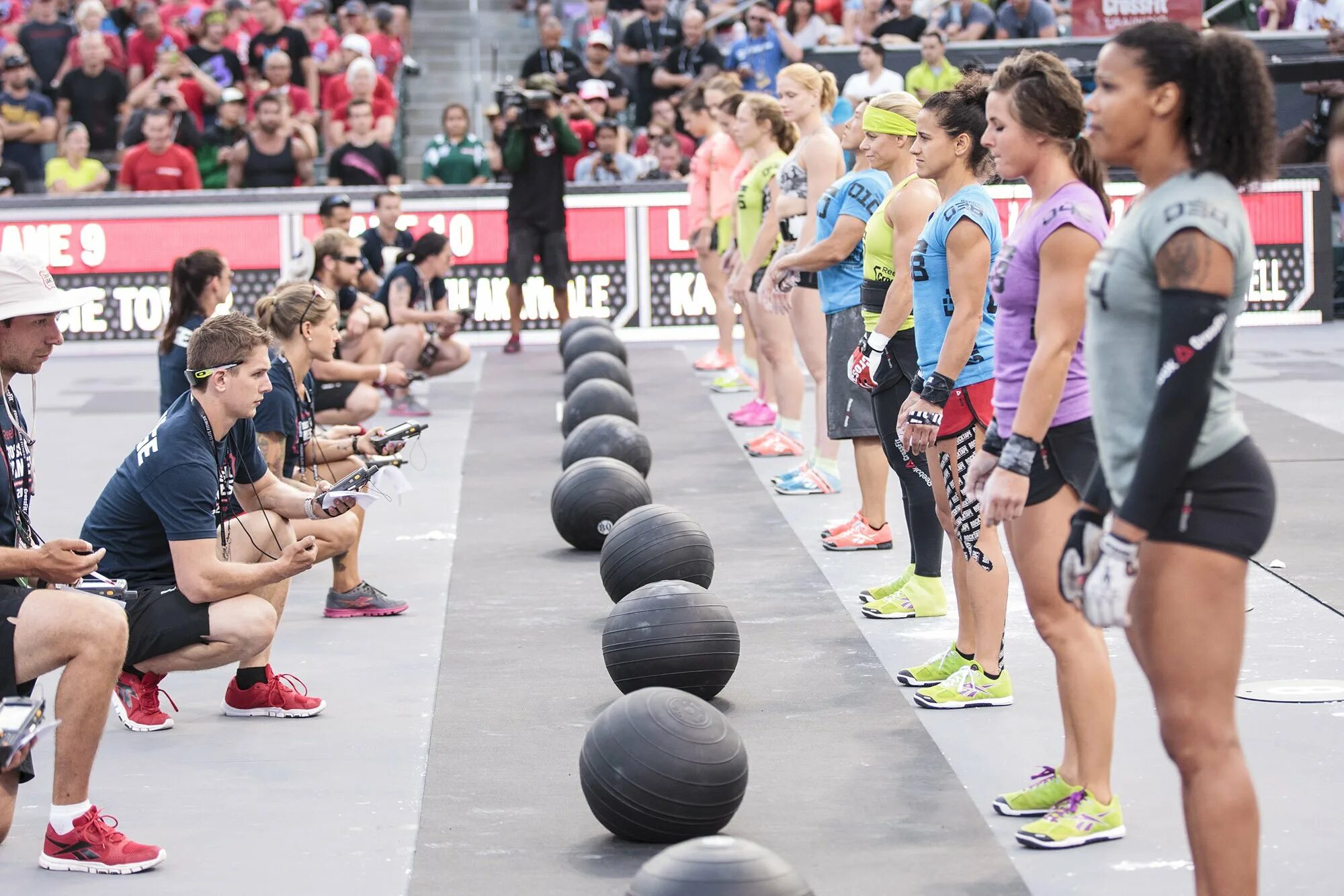 Какие нибудь соревнования. Соревнования по кроссфиту. crossfit соревнования. соревнования по кроссфиту женщины. кроссфит соревнования упражнения.