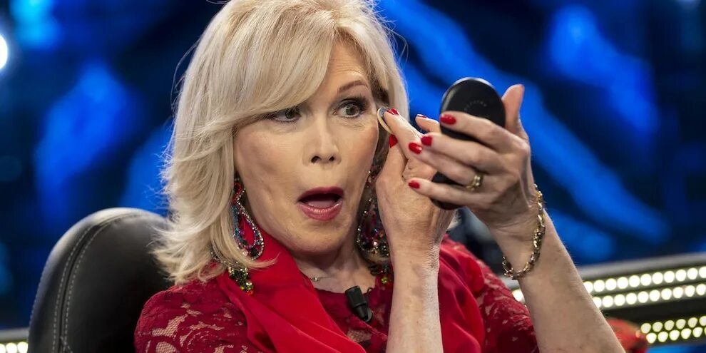Amanda Lear shock a CR4: "Ho bisogno di soldi" - Segreto Donna