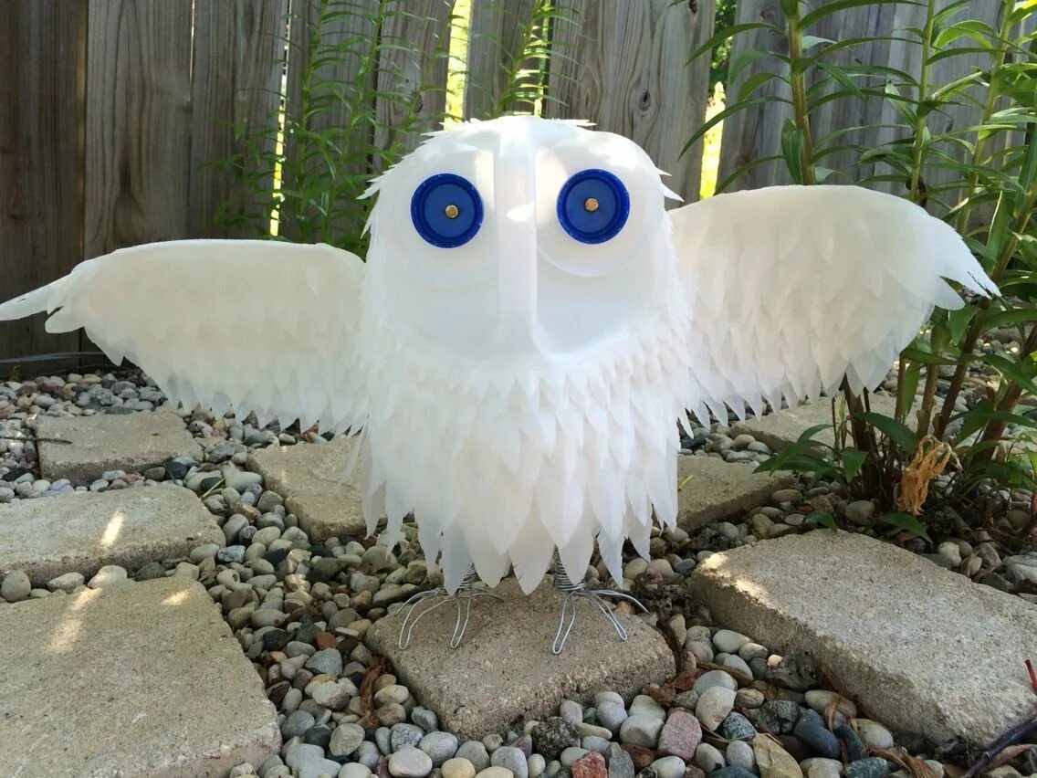 сова из пластиковых бутылок. сова из бутылок пластиковых своими. сова из пластиковой бутылки. поделка сова из пластиковой бутылки. поделки из пластиковых бутылок сова.