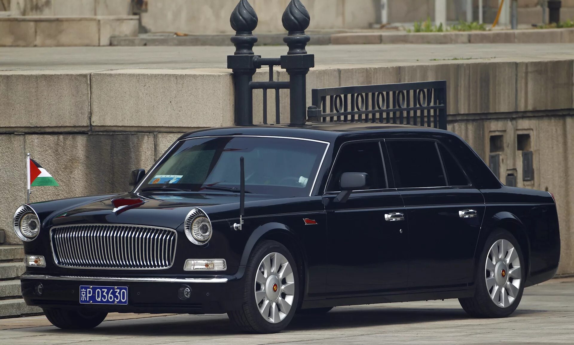 Членовоз Hongqi L5 готовится к выходу на гражданский рынок - Авторевю