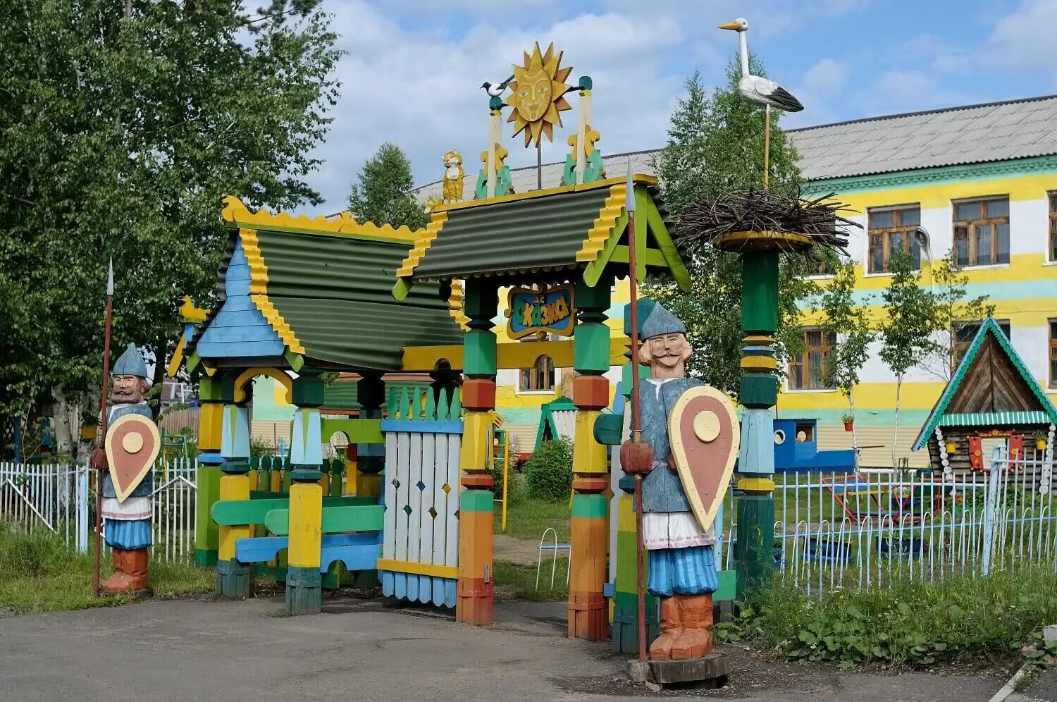 Лучший садик в нашем городе родном. Детский сад сказка Мариинск. Детский садик сказка Мариинск. Садик островок Мариинск. Сказочный детский сад.