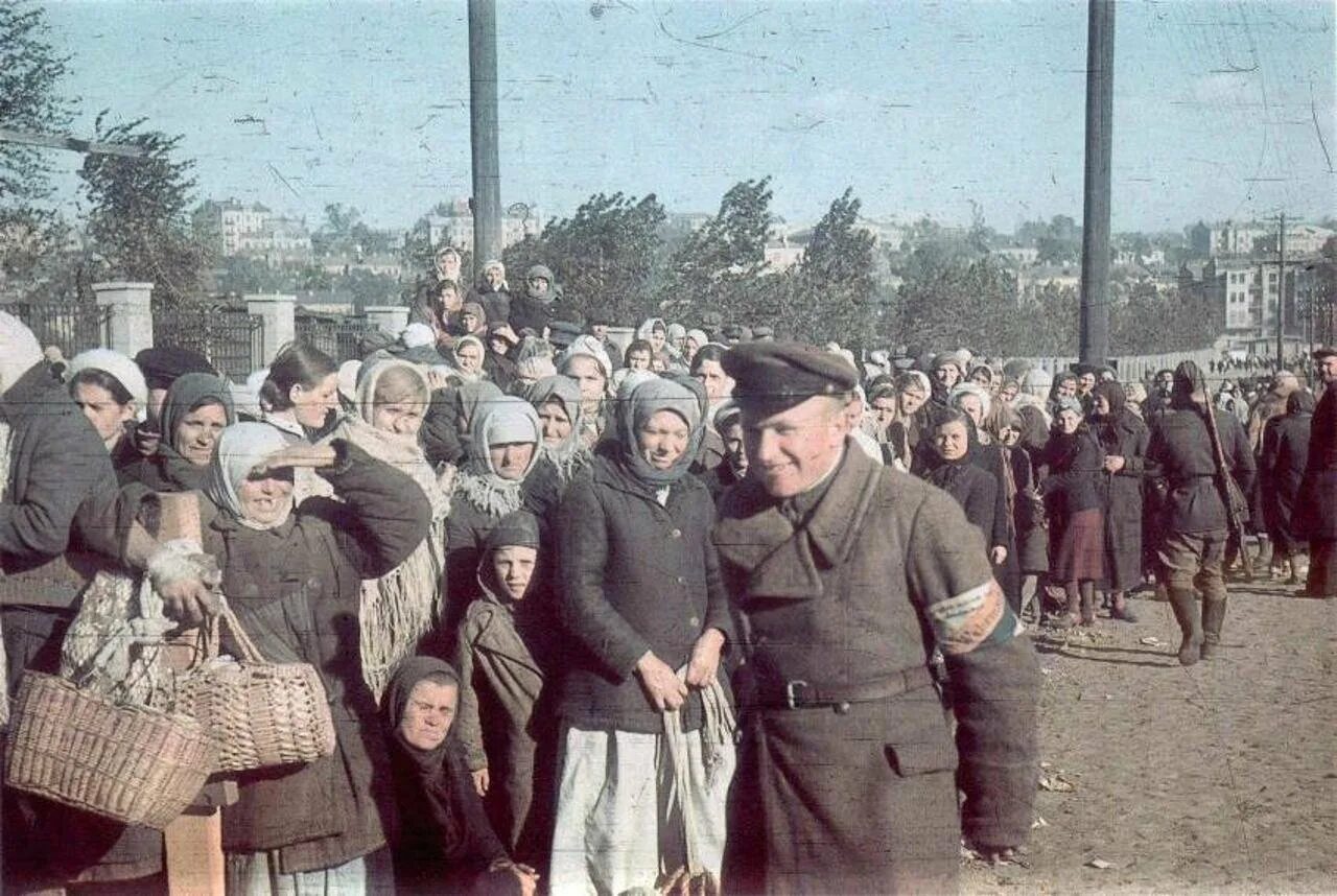 Украина во второй мировой. Киев в оккупации 1941-1943. Киев в оккупации фото 1941-1943. Оккупированный Киев 1941.