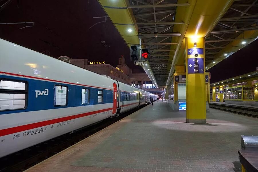 Москва берлин лететь. Поезд стриж москва берлин. поезд ржд москва берлин. купейный вагон стриж берлин. вагоны москва берлин.