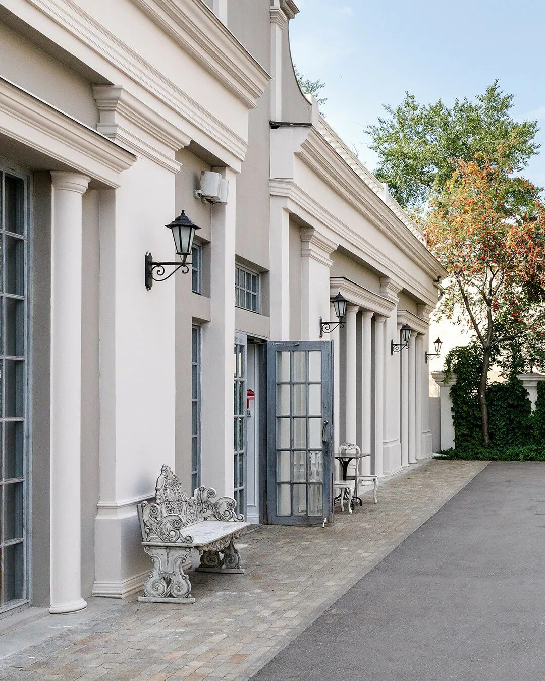 Роял студия москва малая ордынка. Роял студио малая ордынка 14. Особняк спиридонова загс. Особняк роял загс. Фотостудия royal studio малая ордынка 14.