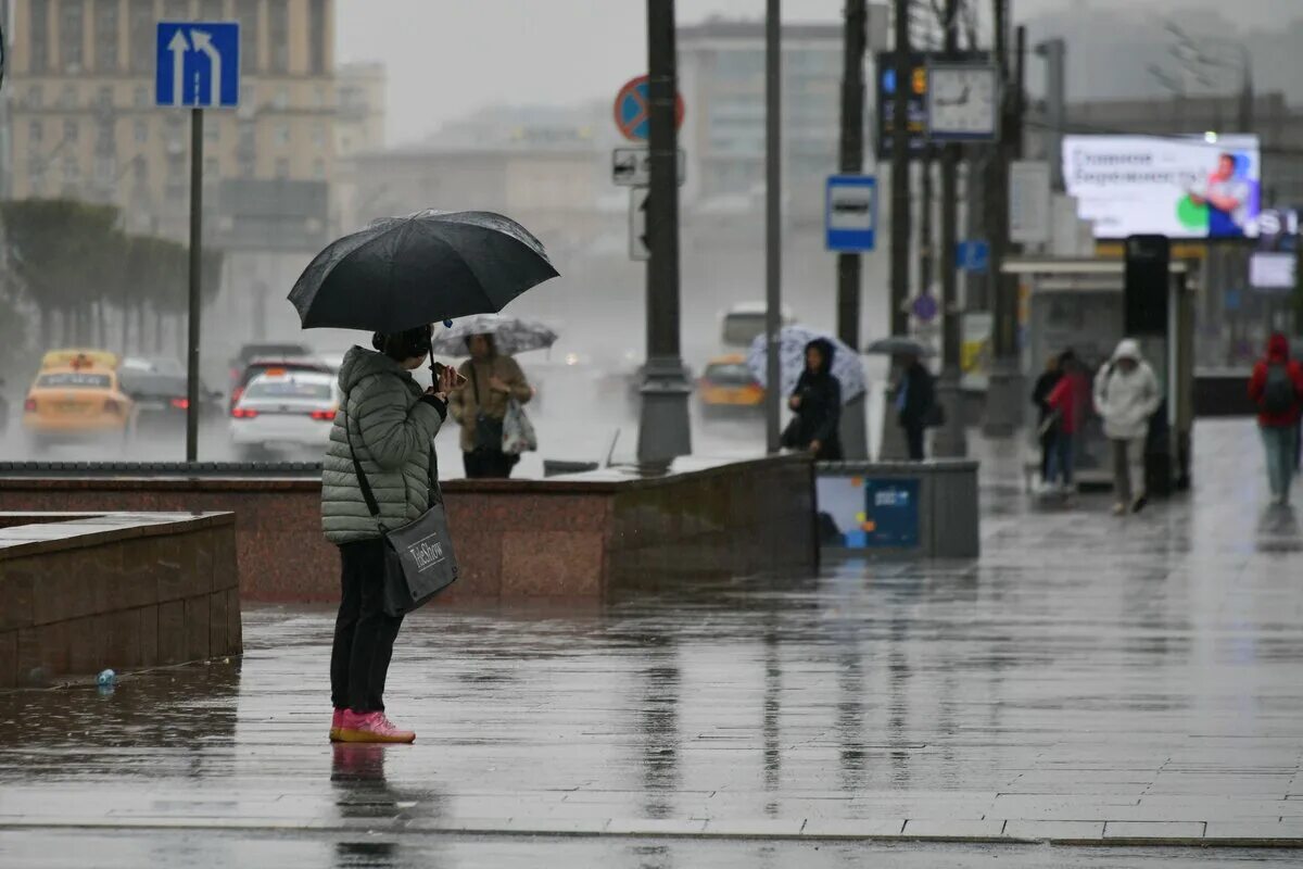 Ливень. Ливень в Москве. Дождь в Москве. Проливной дождь.