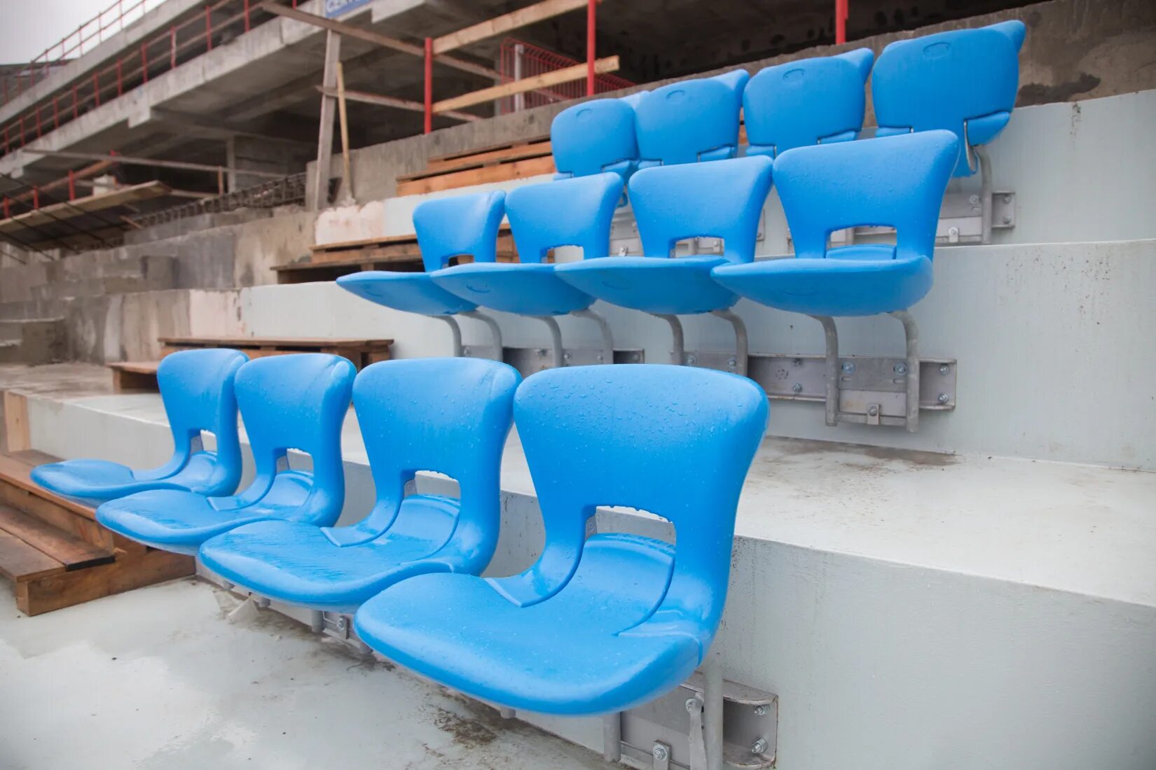 Сижу на стадионе. Стадионные сидения Арена. Сиденья на стадионе. Сиденья для трибун. Пластиковые сиденья для трибун.