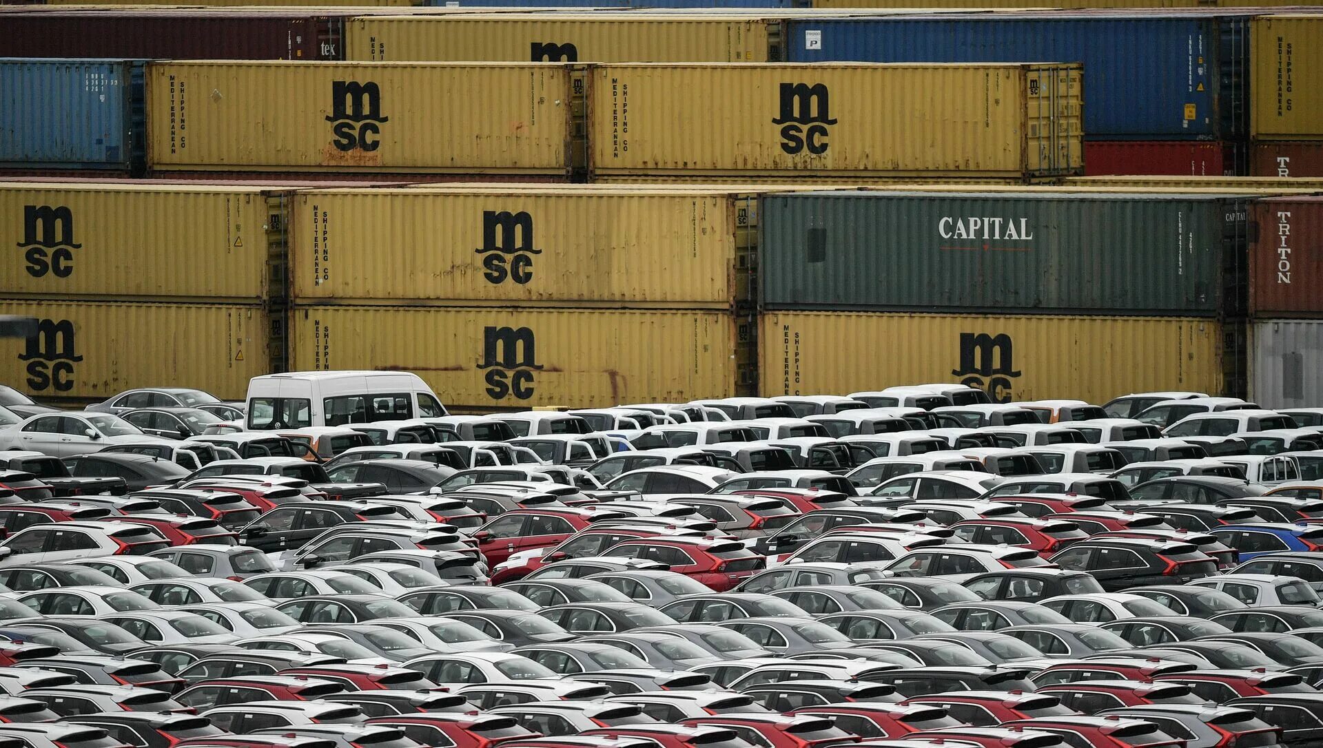 Товары в америке. Контейнерные перевозки из китая. Ввоз товаров. Посылка из америки в россию. Поставки из сша в россию.