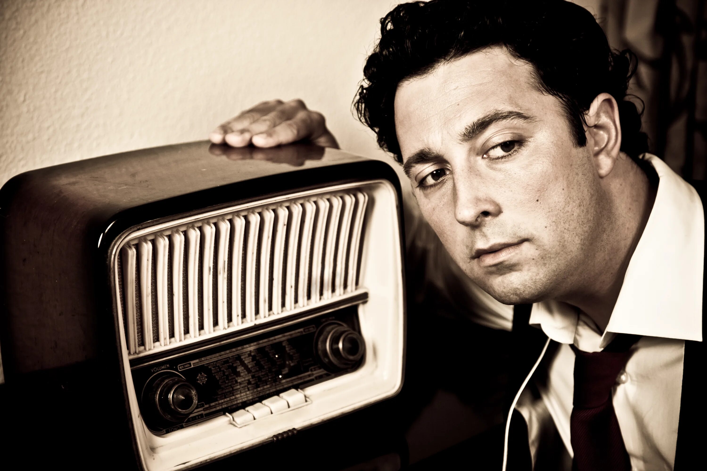 Слушать радио первый. Крестьяне и радио. Радио мир. Реклама радиостанции. Радио фото.