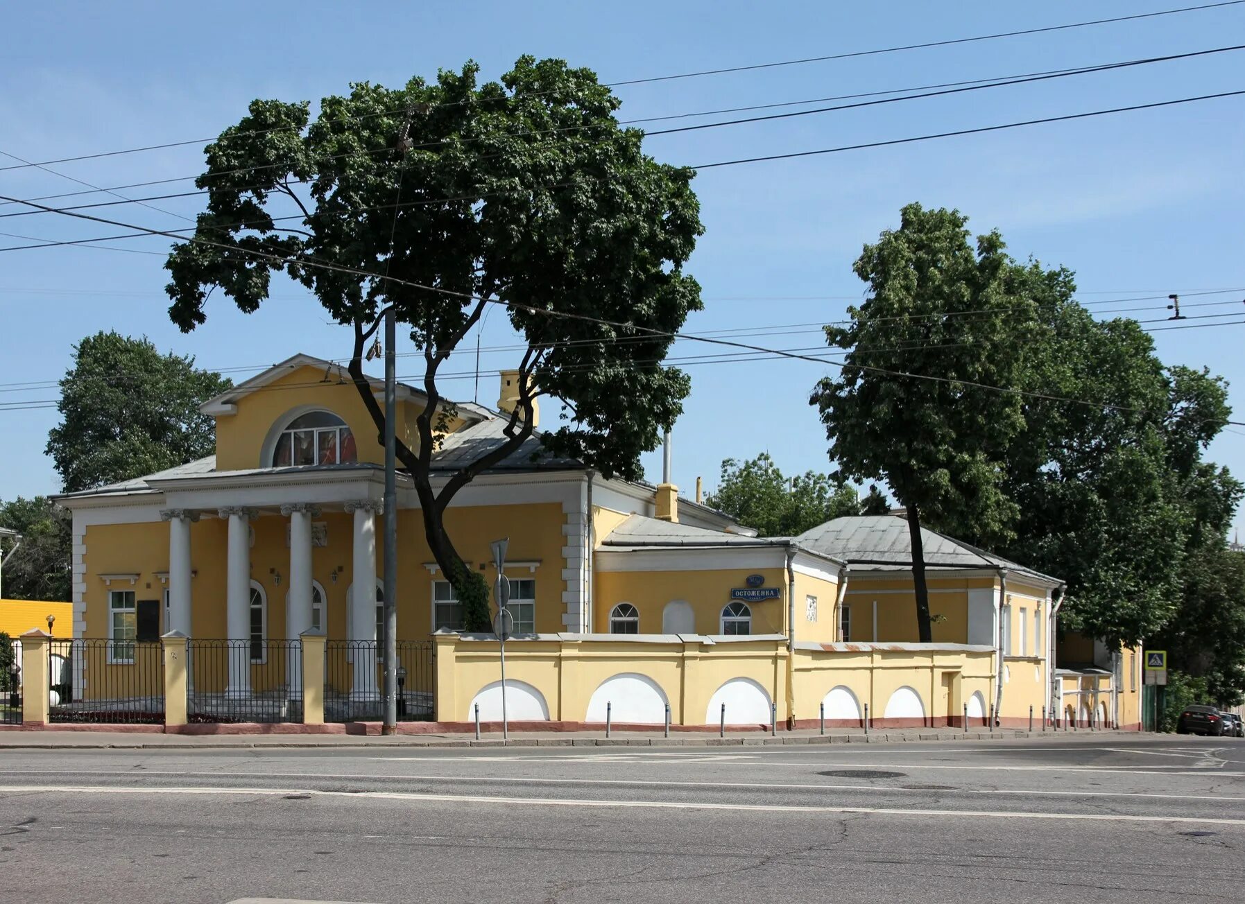 Городская усадьба всеволожских. Особняк абрикосовых на Остоженке. Усадьба Косыревой-абрикосовых Остоженка улица. Дом Всеволожского на Остоженке.