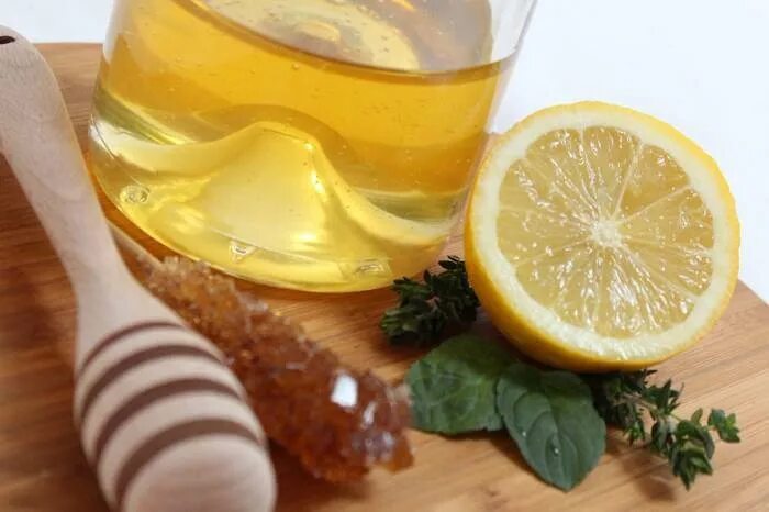 Вода с лимоном и медом. Стакан воды с медом. Медовая вода для ЖКТ. Мед лимон чеснок.