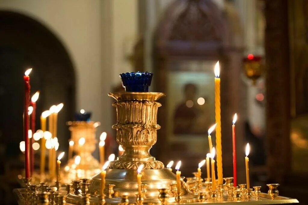 Праздник сегодня родительское. Радоница. Поминальный стол в храме. Пасхальные праздники и поминальные дни. С Радоницей.