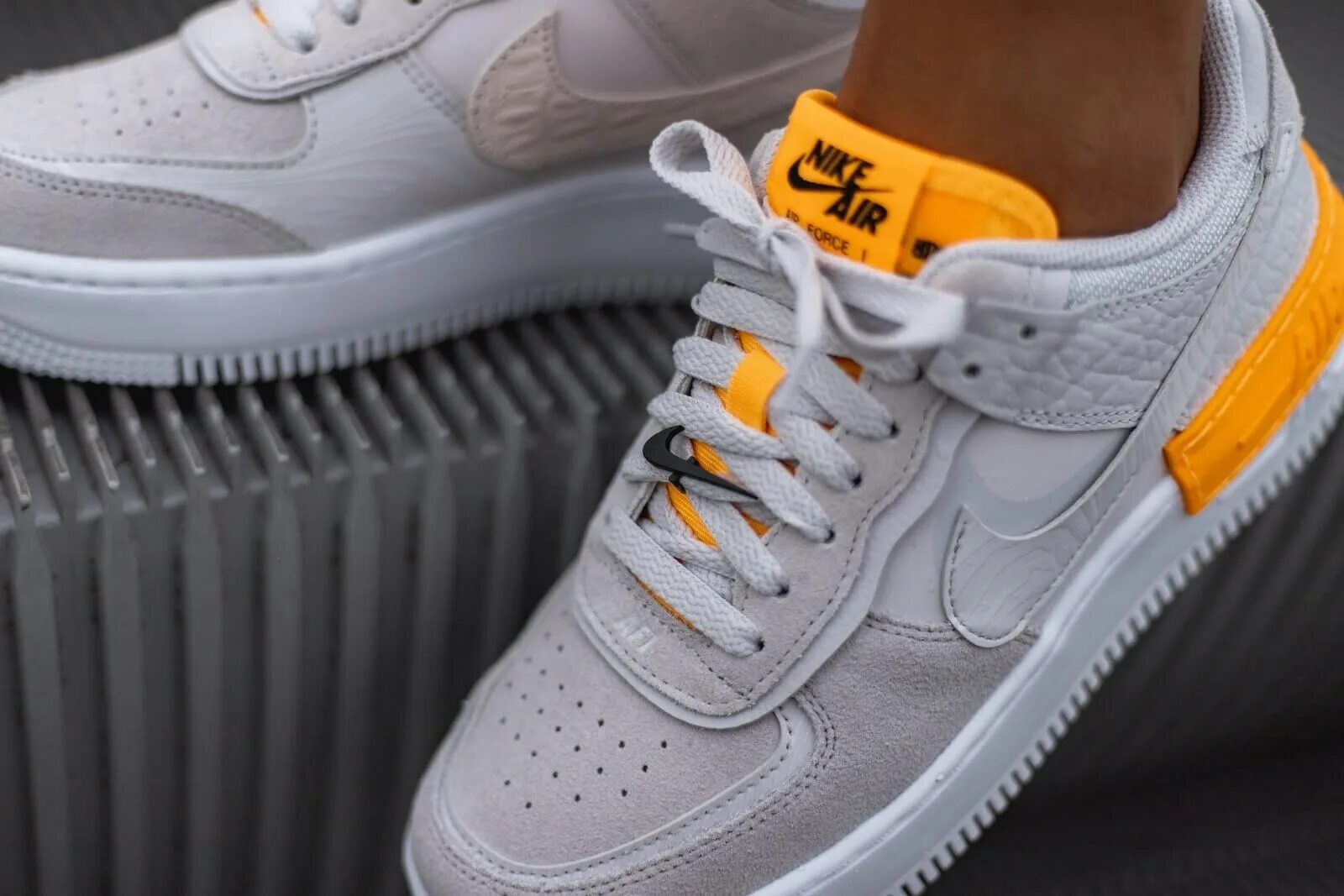 Nike force кроссовки. Nike Air Force 1. Nike Air Force 1 Shadow Grey. Nike Air Force 1 Shadow Beige. Nike Air Force 1 Shadow White Orange.