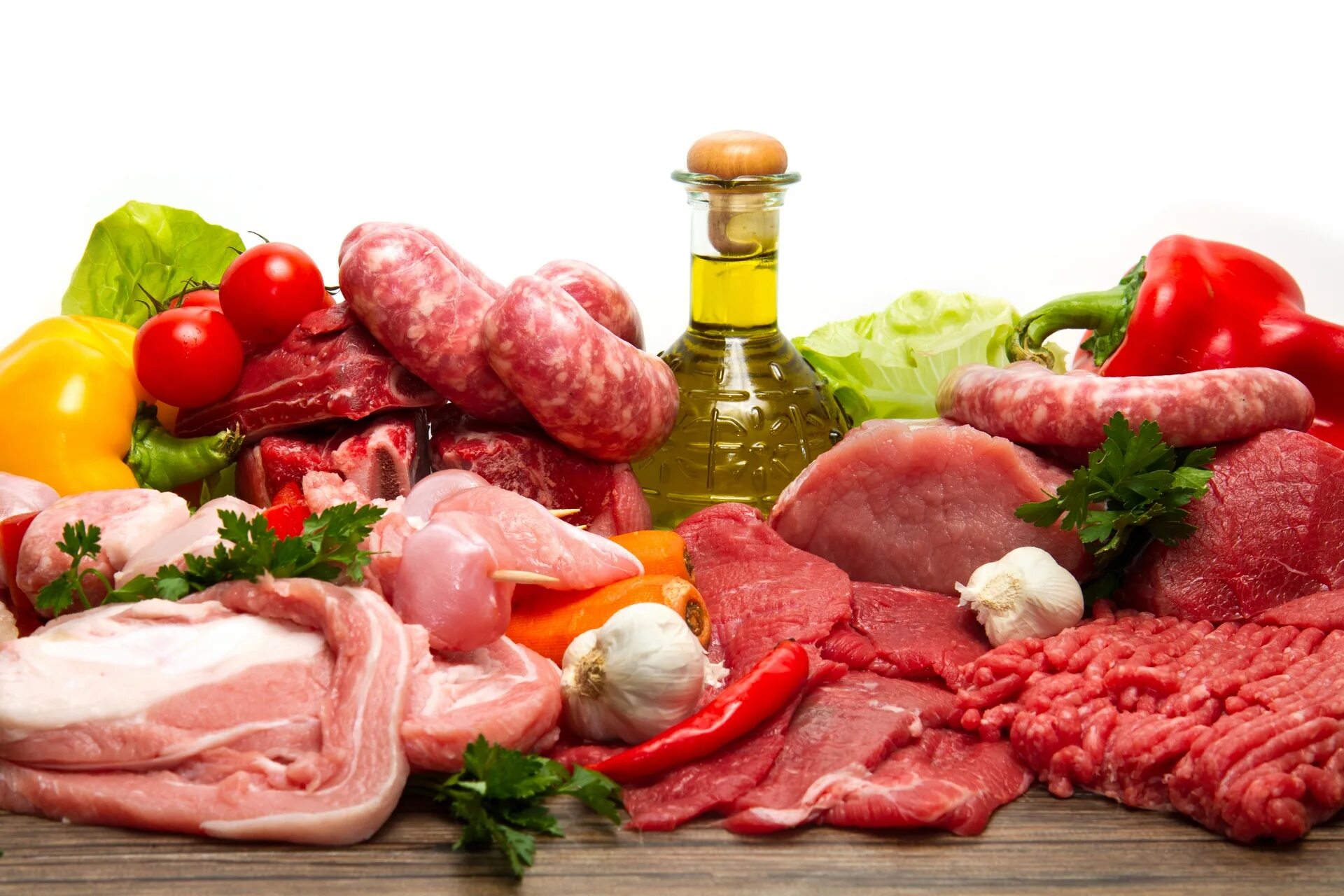C y et. Мясные продукты. Мясо и мясопродукты. Свежее мясо. Мясо на белом фоне.