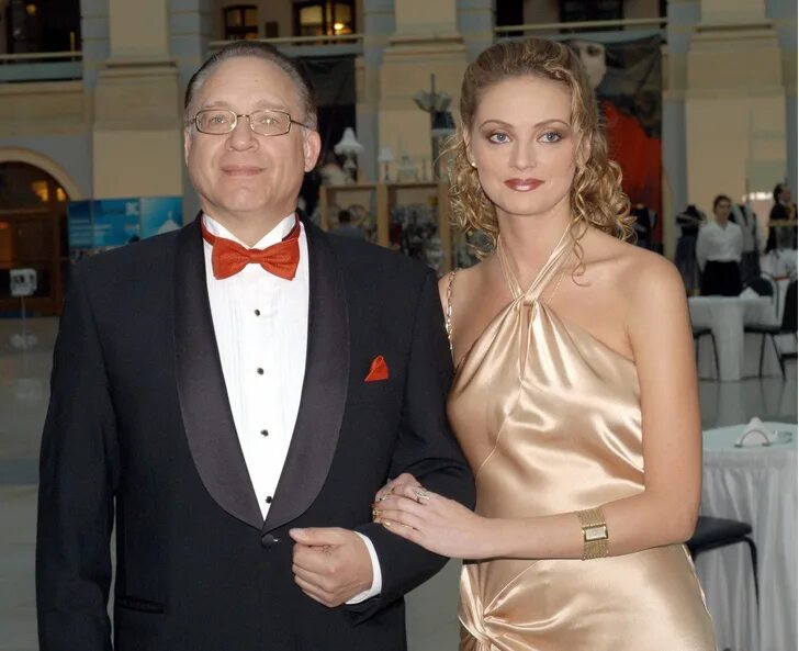 Composer Maxim Dunaevsky presented the eighth wife to the public. The new choice