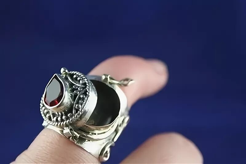 Ядовитый перстень. Poison ring. Перстень борджиа. Балийские кольца из серебра. Poison кольца.