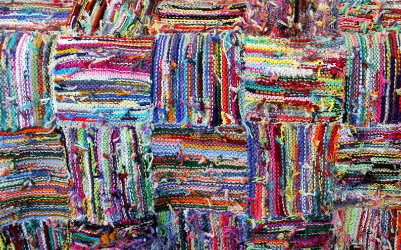 из кусочков ниток. изделия из остатков пряжи. плед из остатков. покрывало из остатков пряжи. вязаные пледы из остатков пряжи.