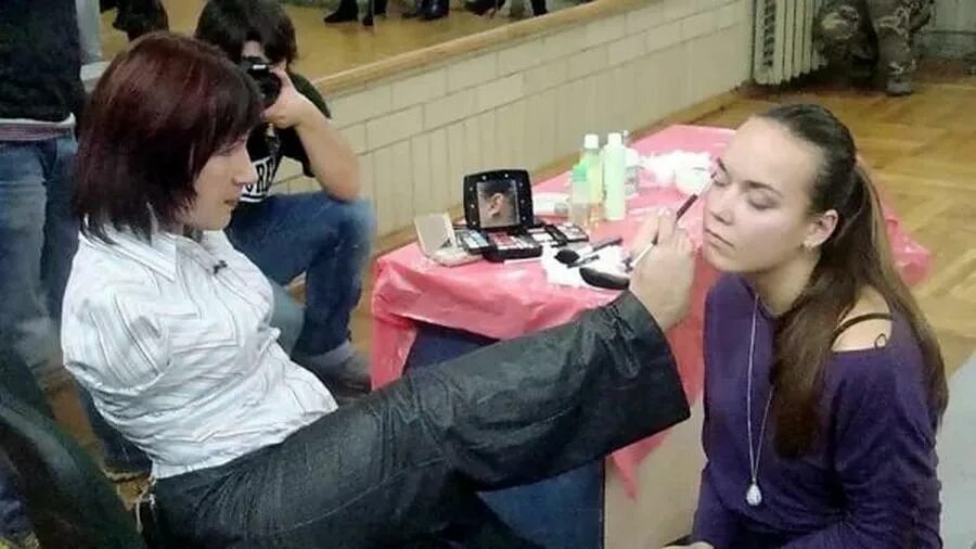 Человек без рук и ног ник вуйчич. Воспитывает без рук. Ник вуйчич. Ник вуйчич глад валакас. 29-летняя вера фещук из тернопольской области.