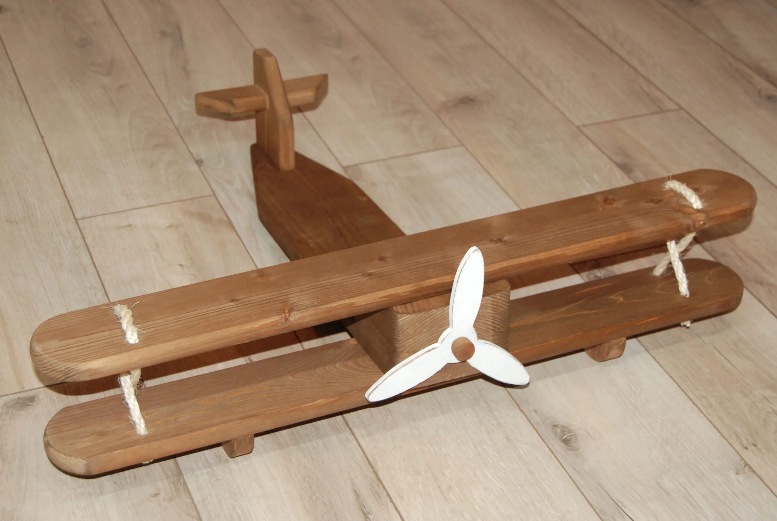 Деревянный самолет. Как сделать самолет из дерева. Поделки из древесины. Модель самолета из дерева. Модель самолета из дерева.