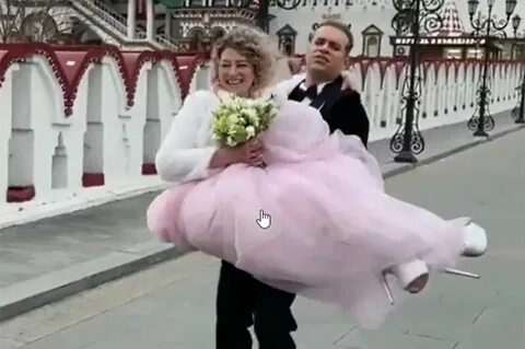 Гоген поженился