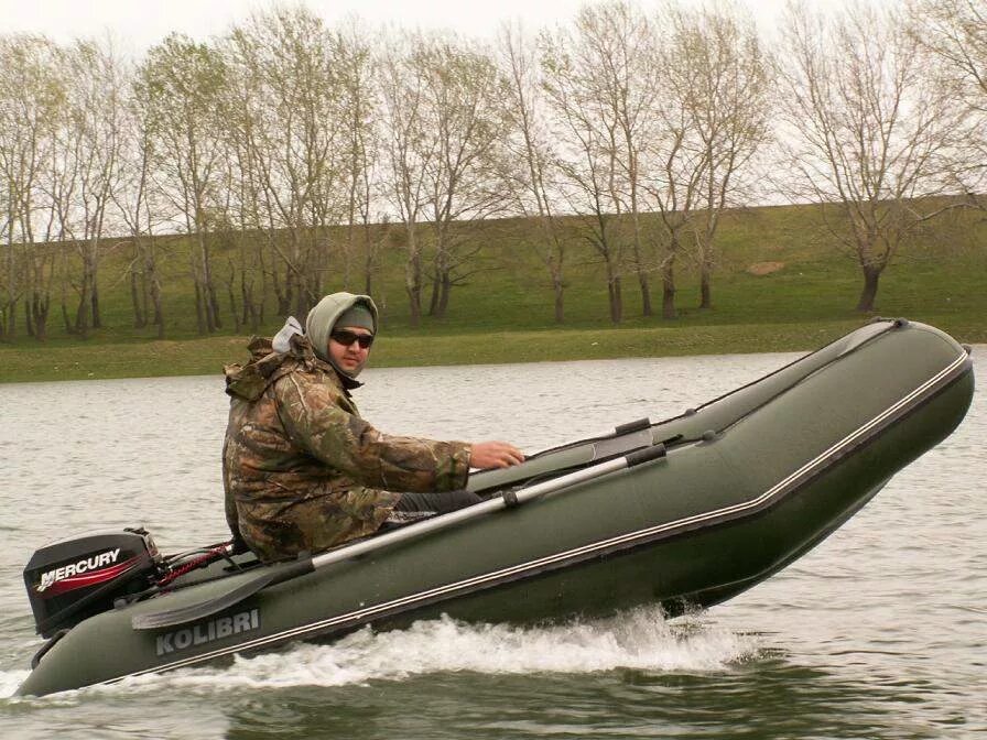 Когда можно на лодке выходить на воду. Глиссер глиссер. Лодка Tadpole 320. Глиссер ПВХ. Лодка надувная глиссер.