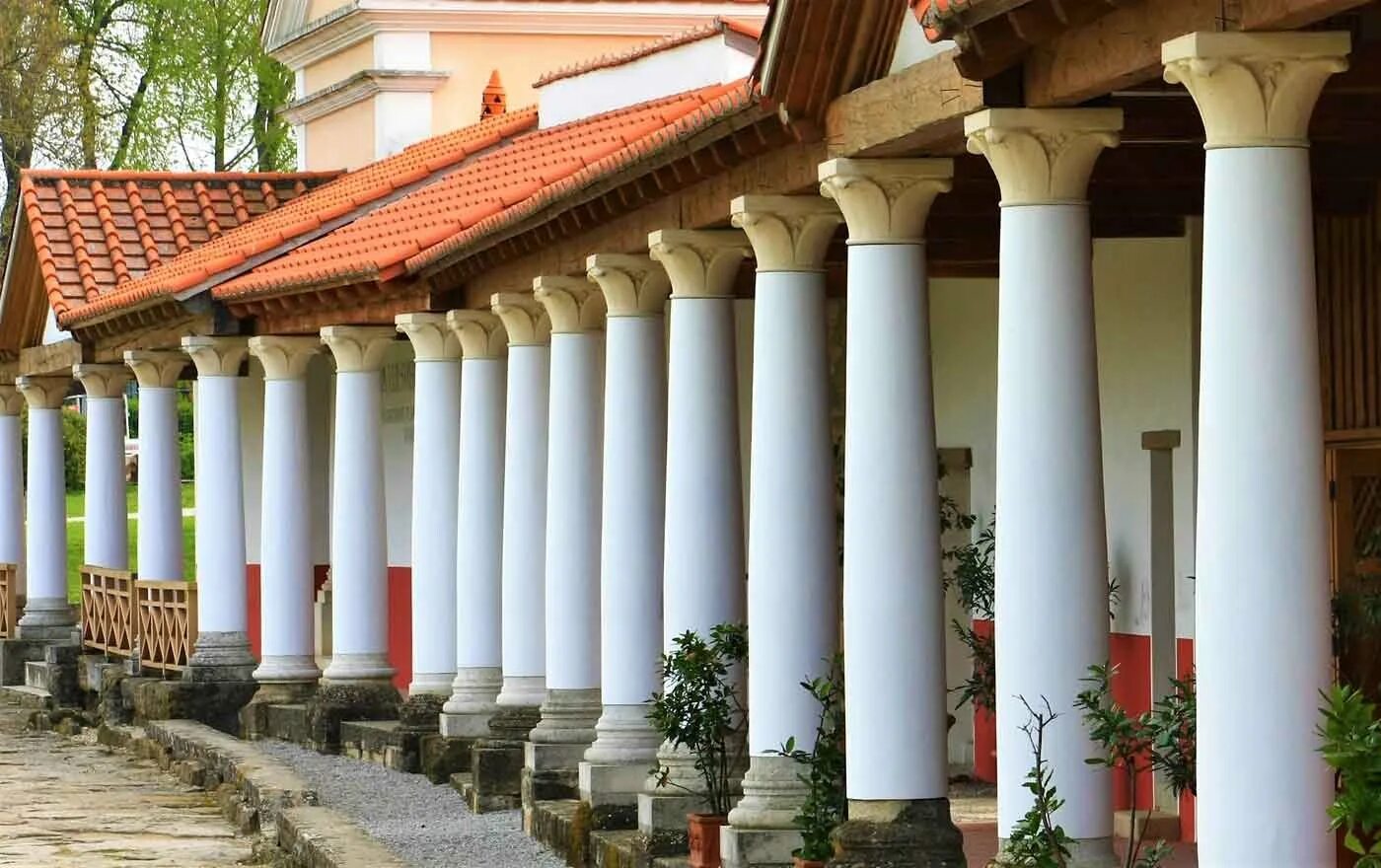 Связывая колонна. Стамбха древняя индия. Связывая колонна. Колоннады древнего рима. Капитель тосканского ордера.