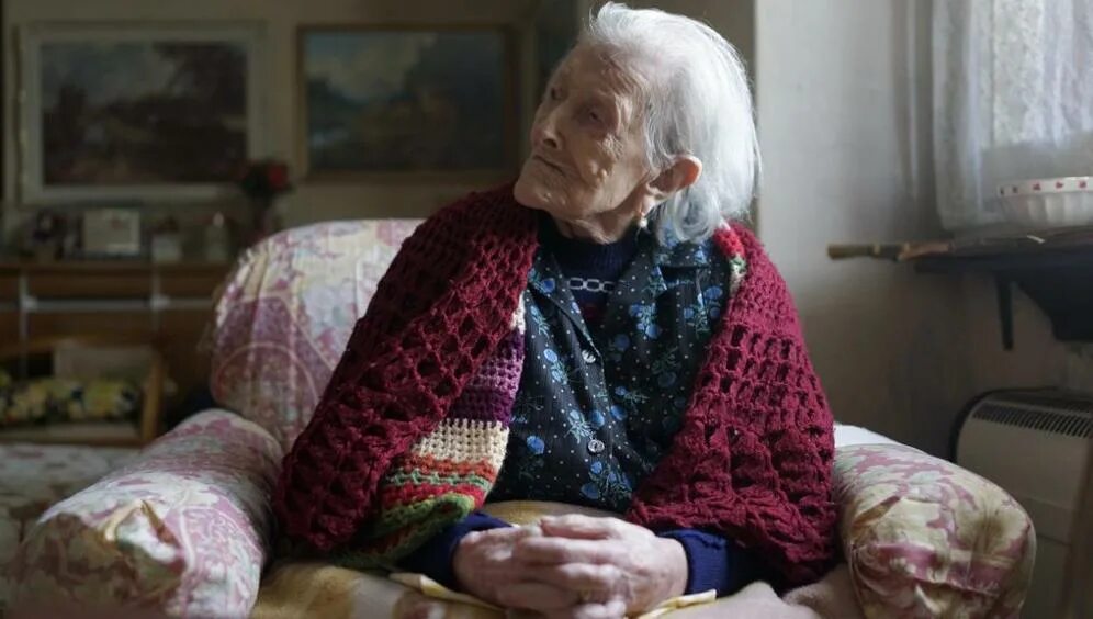 Сколько старухи живут. Бабушка живет в нищете. У Миланьи у старушки жили. Бабулечка живи. У Маланьи у старушки.