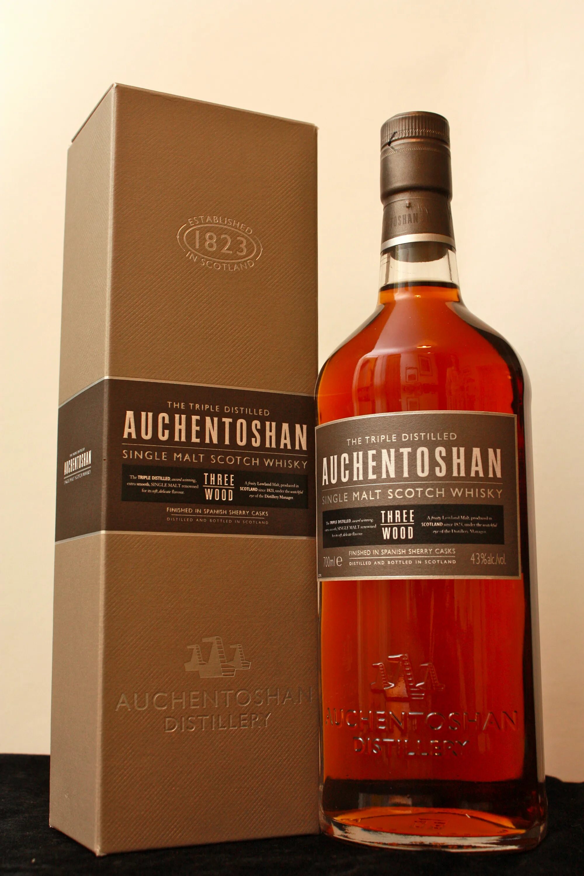 Auchentoshan single. Акентошан виски три Вуд. Виски Auchentoshan Single Malt. Виски шотландский Акентошан. Акентошан Американ ОАК.