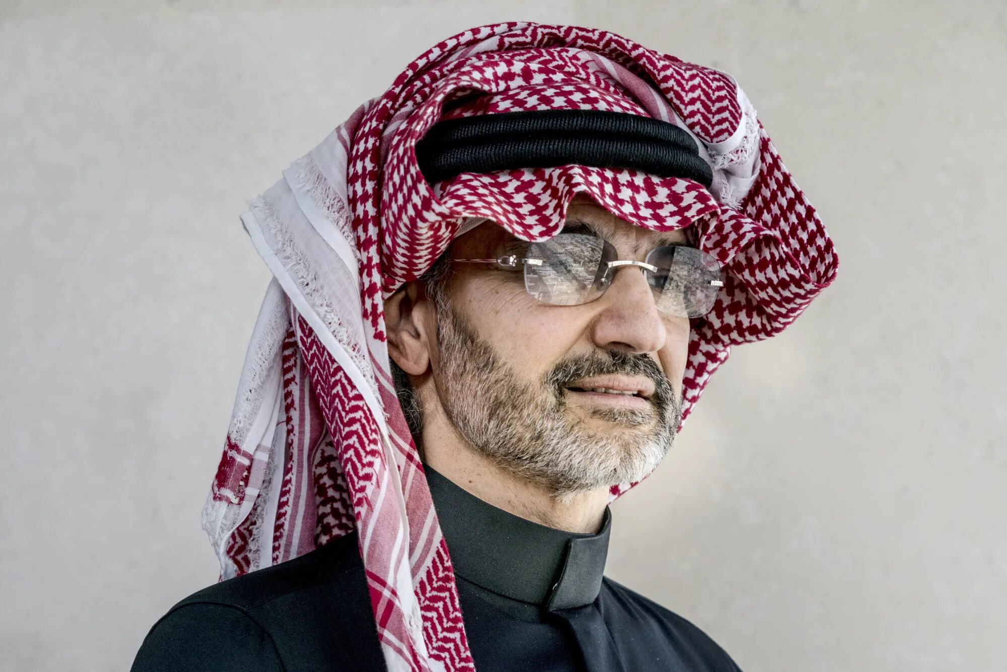 Валид это. Саудовский принц талал. алвалид бин талал.. аль-валид бен талал. saudi prince al-waleed bin talal al-saud.