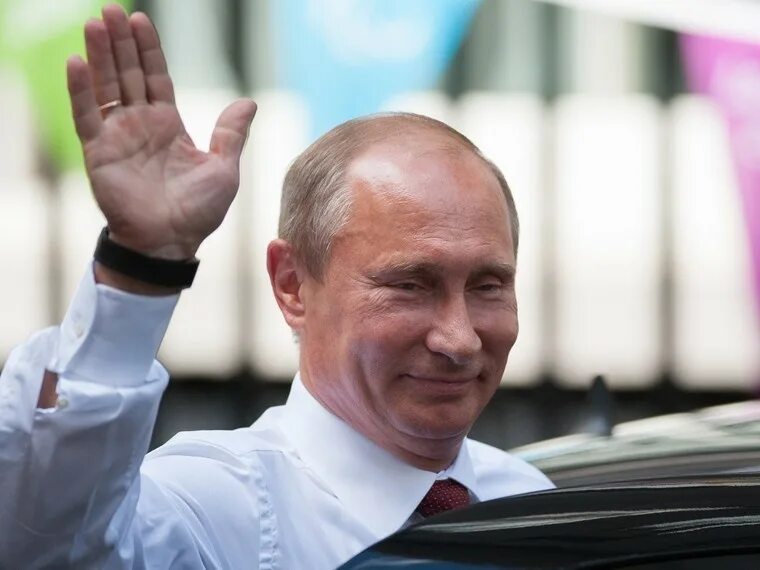 День рождение путиной. День рождения президента Путина. С днем Путина. Путин машет рукой. Путин 60 лет.