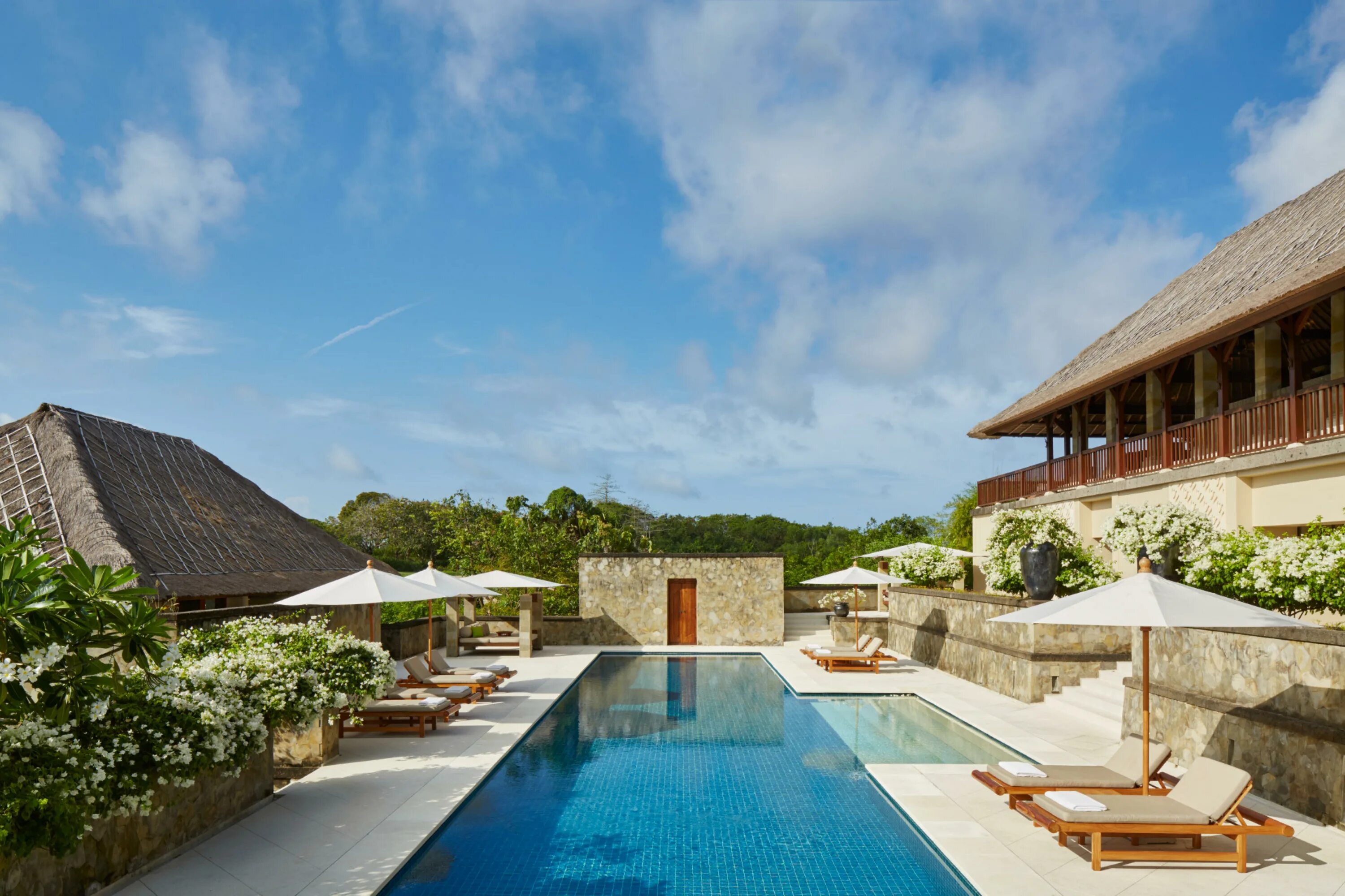 Отель aman tokyo в японии. Amanruya hotel bodrum. Amanyara. Aman hotels. Вечерний отель на островах.