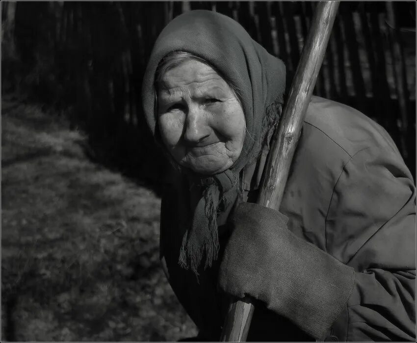 Баба Настя. Бабки склочницы. Настенька женщина. Своя баба. Баба смотрит как ее бабу