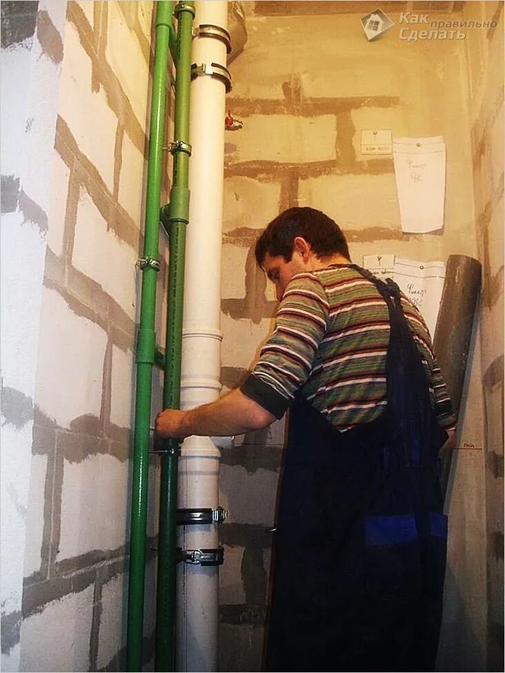 Какие трубы в многоквартирном доме. Канализационная труба в многоквартирном доме. труба канализации в многоквартирном доме в квартире. капремонт канализации. вертикальные трубы в квартире.